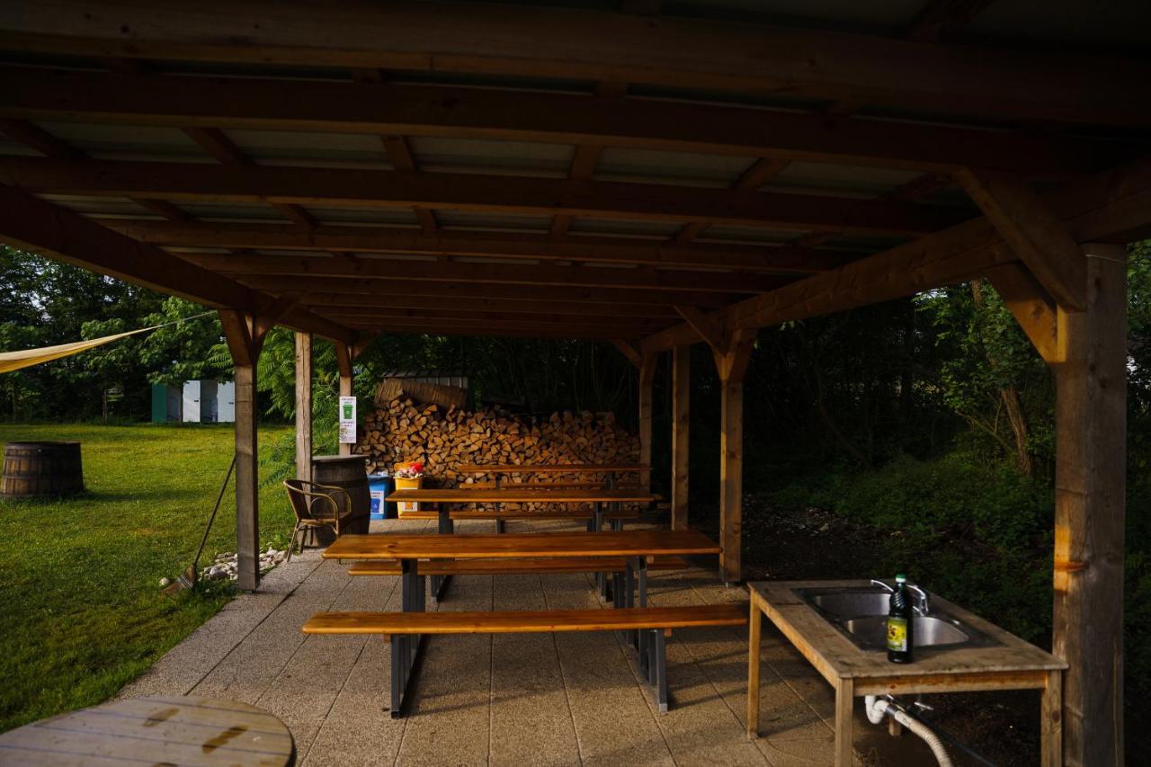 Camping @ Nogometni golf Ljubljana Hotel Esterno foto