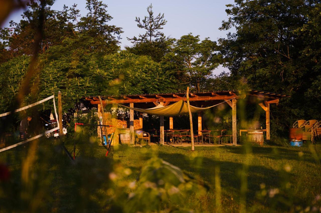 Camping @ Nogometni golf Ljubljana Hotel Esterno foto